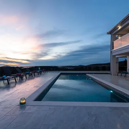 Luxury Harmonia Villa *